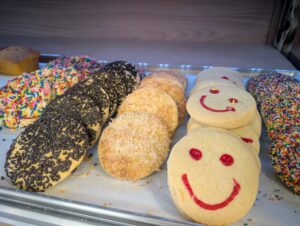 pan-nito-bakery-decorated-cookies-smiley-face